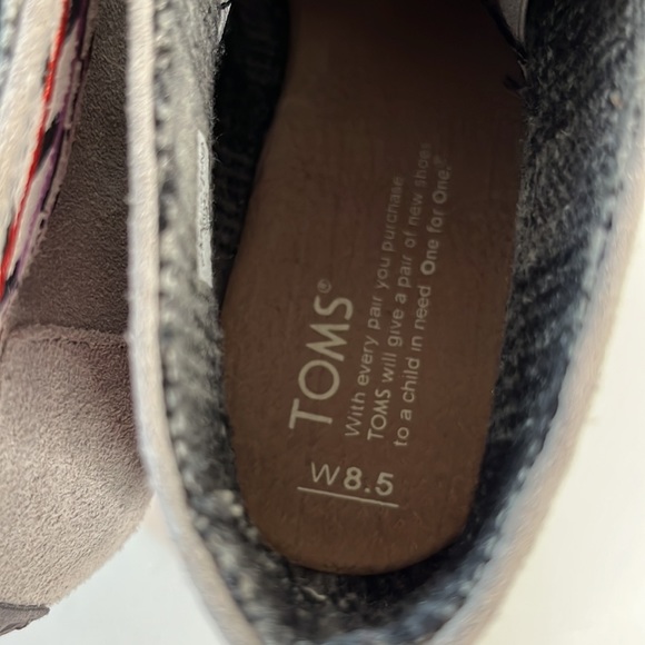 TOMS - Picture 7 of 9